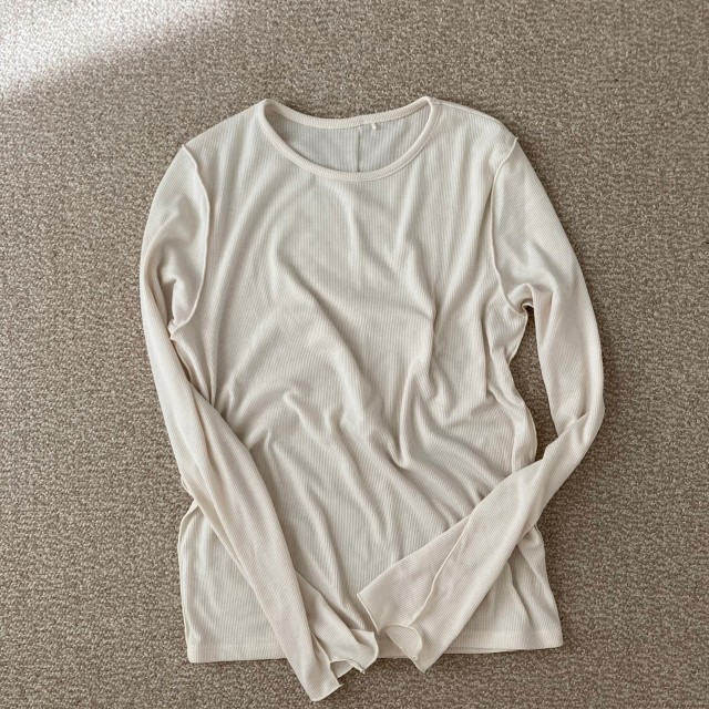 Gu 思わず２色買い 秋のインナーは差し色とベーシックカラーが大活躍 ファッション誌marisol マリソル 40代をもっとキレイに 女っぷり上々