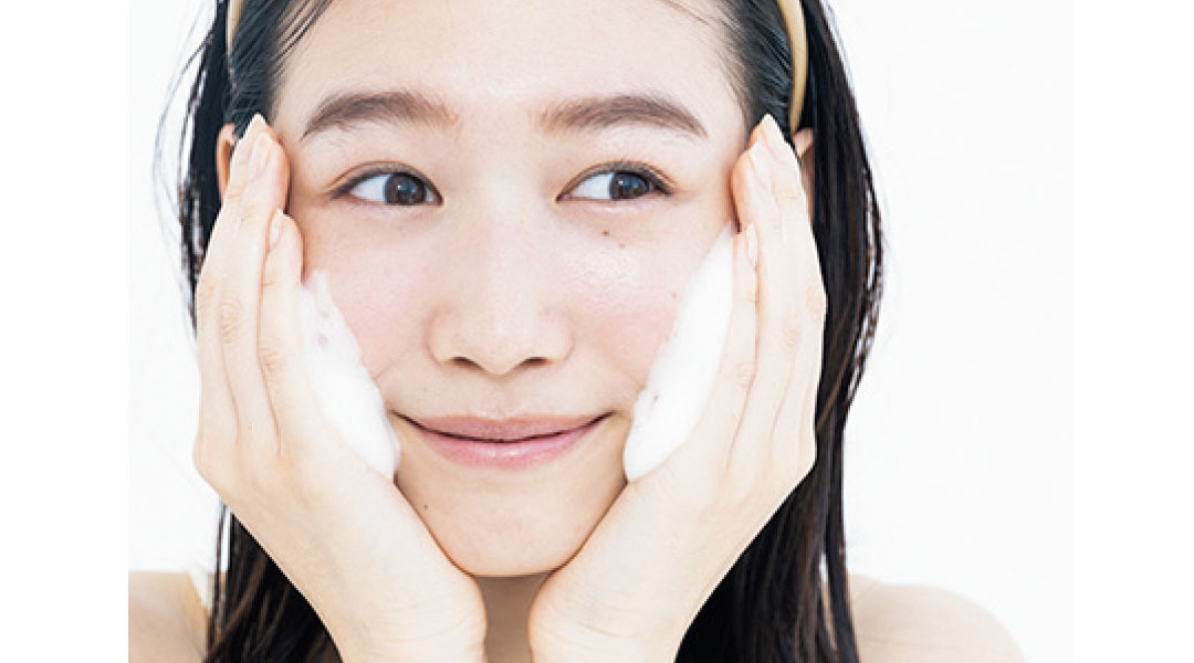 皮脂でベタつきがちな人の夏洗顔、正解は?【真夏の土台磨きビューティ】_1_6