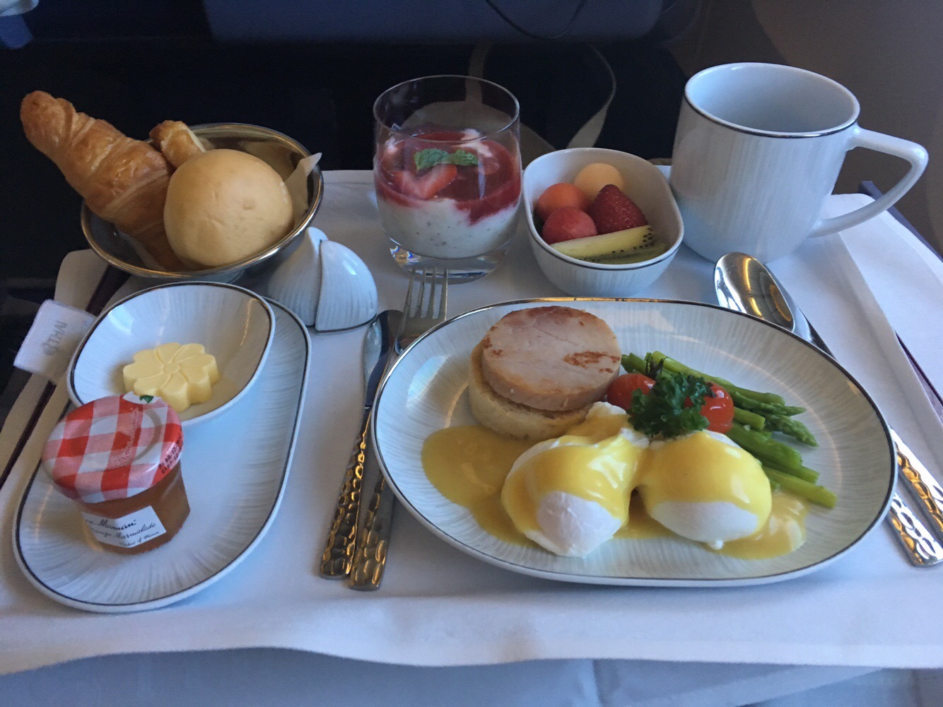 暑い夏の東京を脱出 !NZへ行ってきました(機内編) _1_3