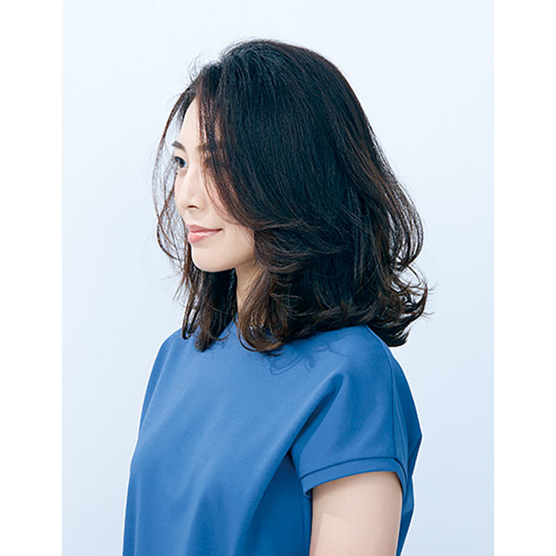 ミディアムでも可能なエレガントな毛流れ 色気フォルム 40代のミディアムヘア ファッション誌marisol マリソル 40代をもっとキレイに 女っぷり上々