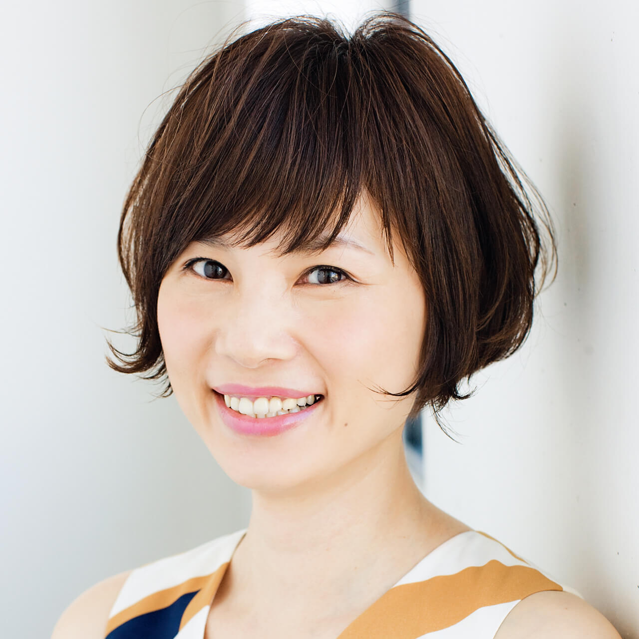 束の動きが透け感をサポート。毛量が多くても涼しげ【40代のショートヘア】_1_1