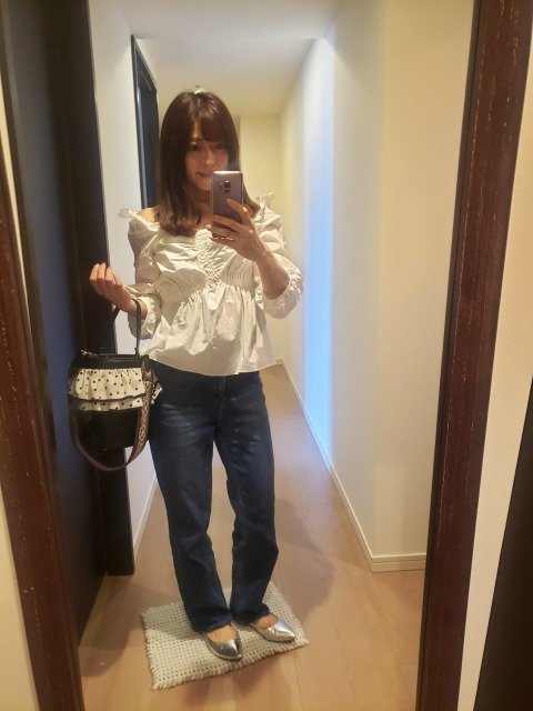 スナイデルのストレートデニムにスナイデルのオーガニックブラウス♪
デニムは スナイデル×Healthy DENIM です。