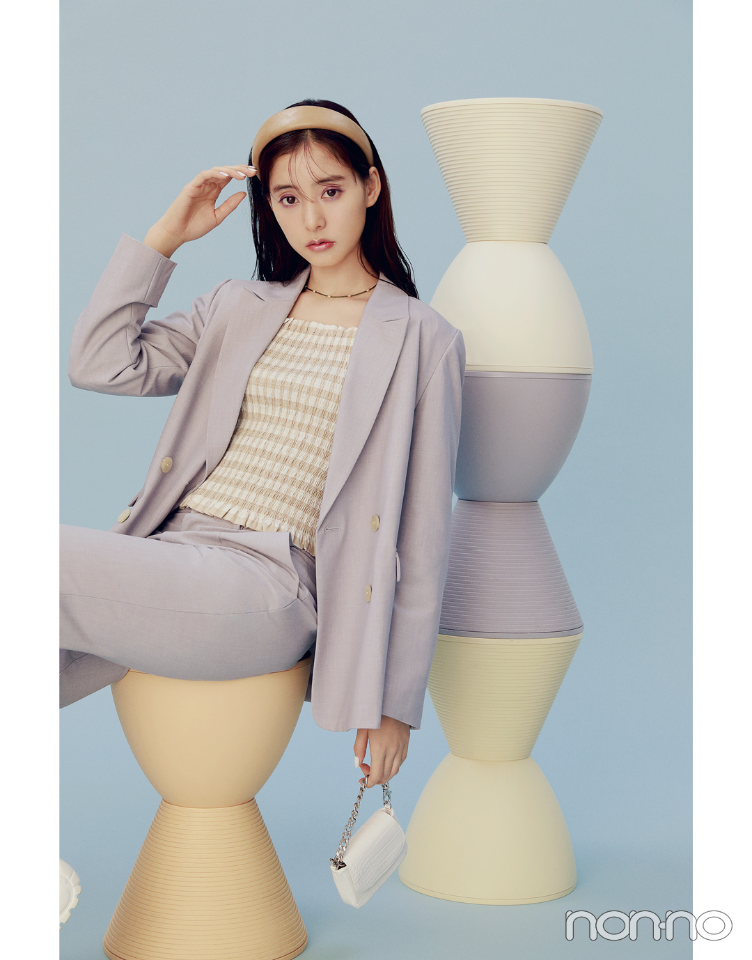 新木優子の春色ニュアンスコーデ1