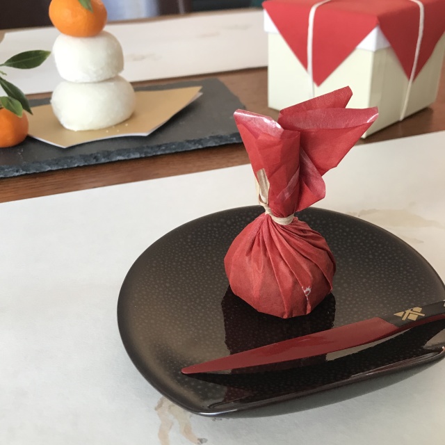 お正月のお茶請けに「たねや」さんの'栗子みち' 栗餡をこし餡でくるんだ上品なおやつ♡
