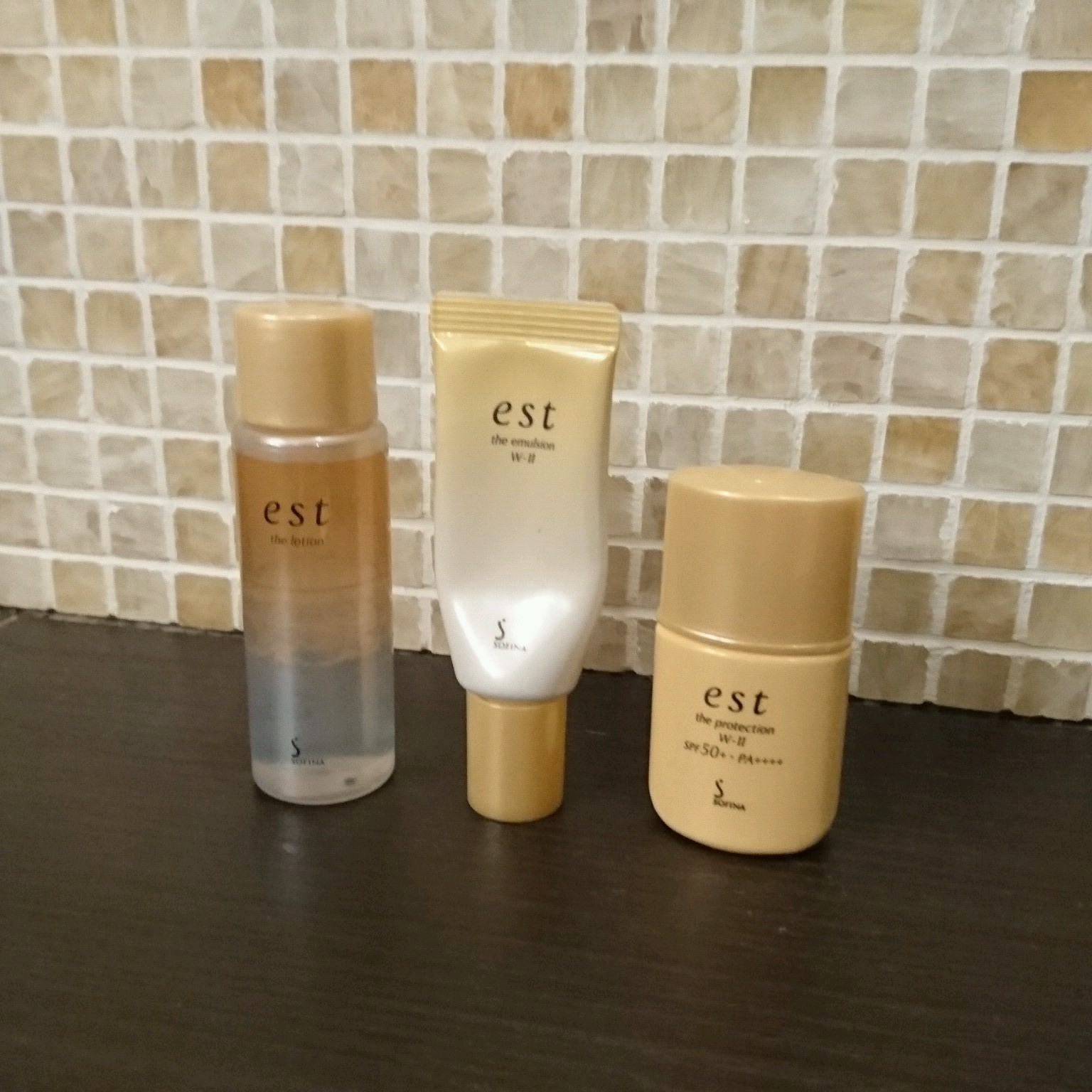 乾燥する環境でも潤いが続く化粧品_1_1