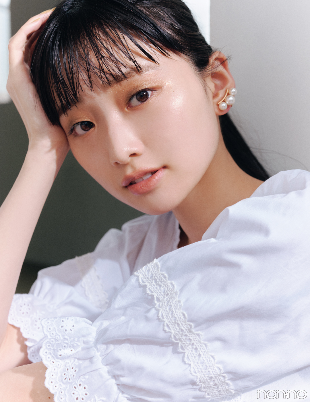 カーキっぽパレットで柔らかなしゃれ感メイクの月山京香
