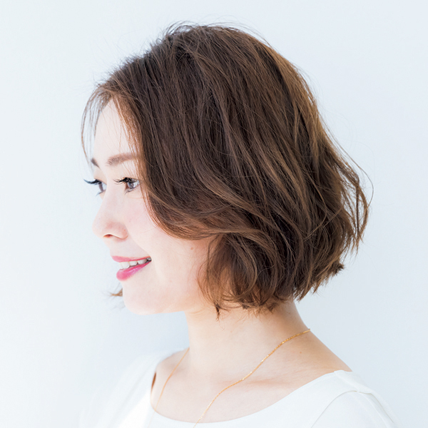 ごく薄レイヤー 立ち上げ前髪 でボリュームと華やかさを いいことづくめの涼感ボブ 雰囲気出しボブ Web Eclat 50代女性のためのファッション ビューティ ライフスタイル最新情報
