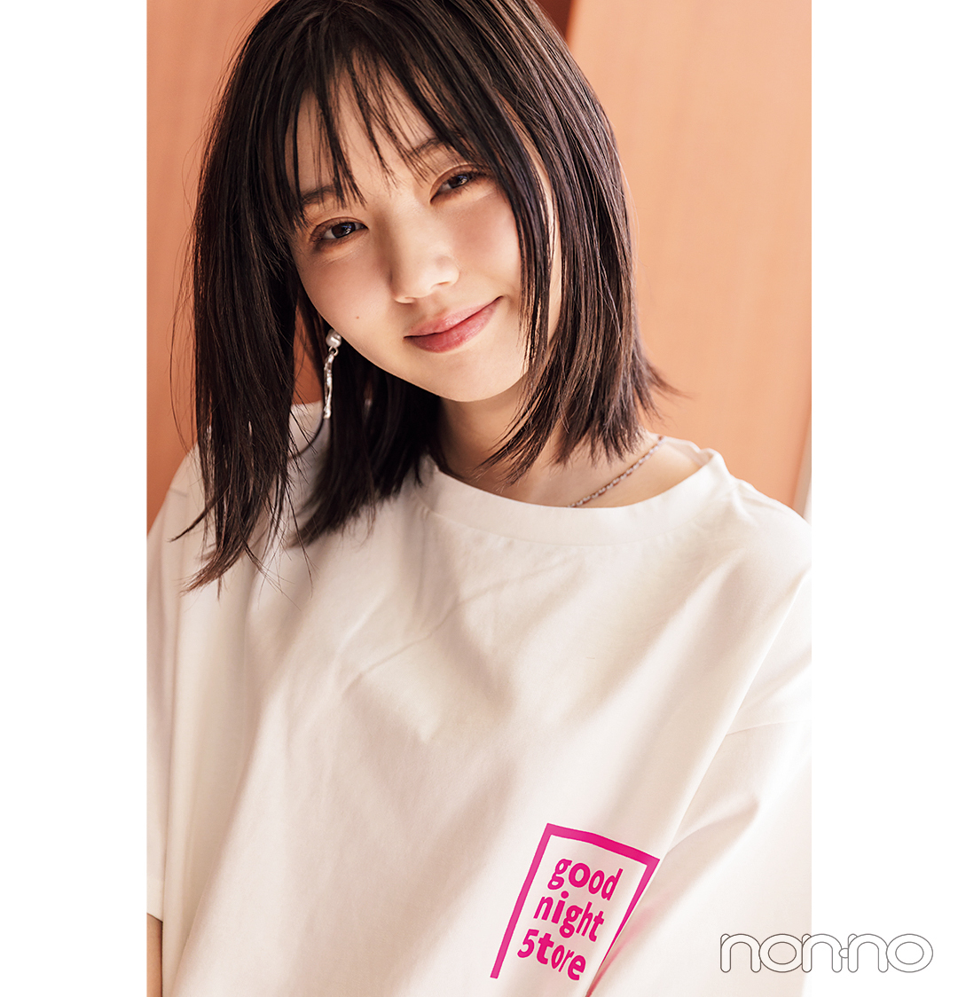 江野沢愛美が着るバックロゴTシャツコーデ13