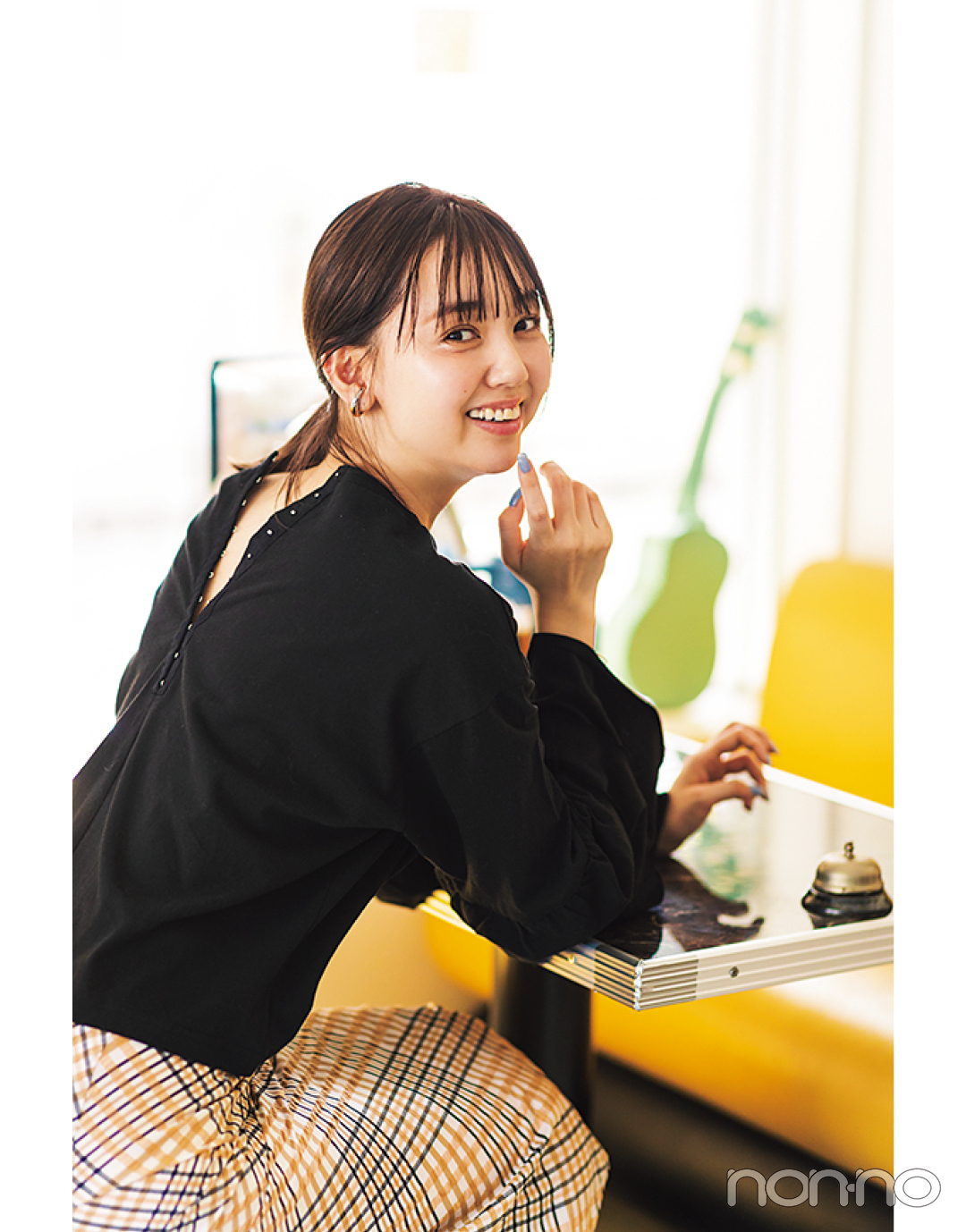 江野沢愛美が着るバックコンシャスTシャツコーデ17