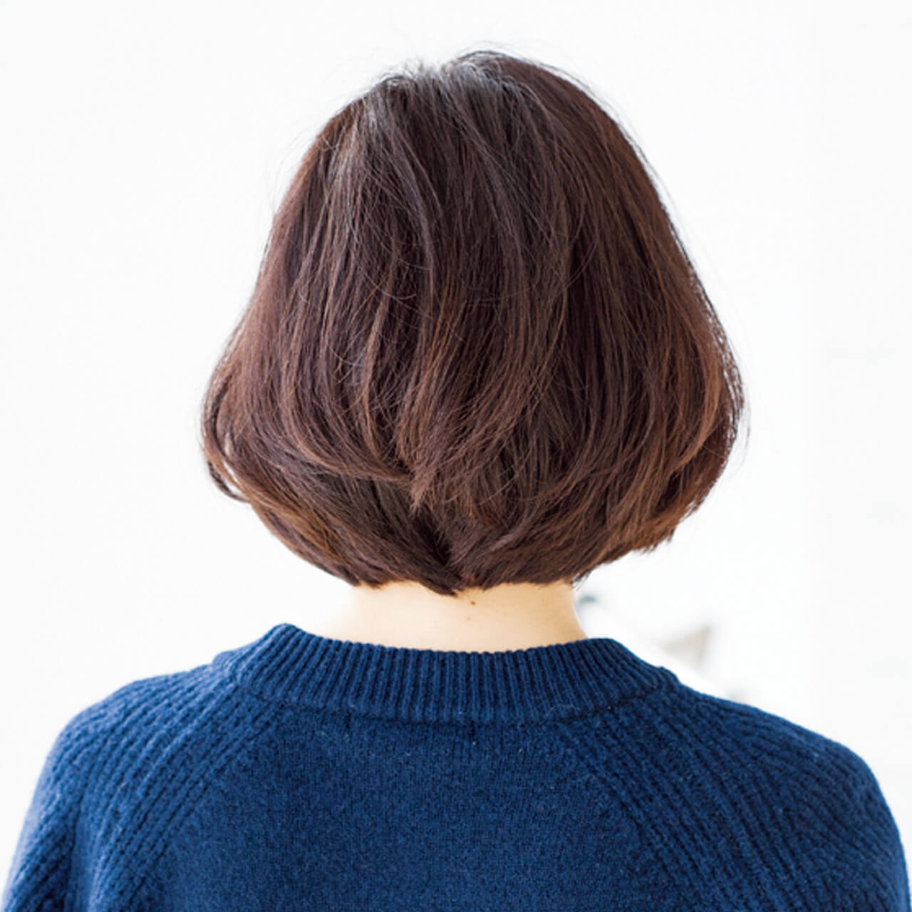 ベーシックなボブスタイルに今っぽさを。リフトアップ効果も!【40代のボブヘア】_1_4