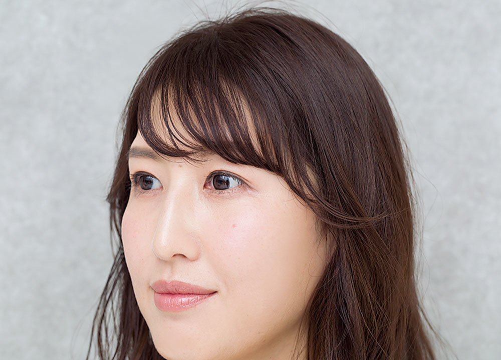 後ろから見た 40代に似合う髪型 ミディアムヘアスタイル人気ランキング3位