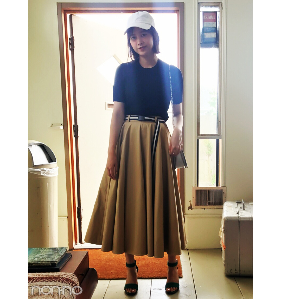 渡邉理佐はヒット中のチノスカートをカジュアル可愛く♡【毎日コーデ】_1_1