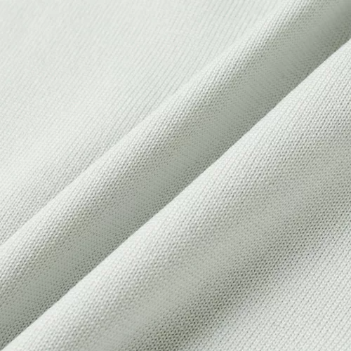 E by eclat Vネックニット ¥15,400