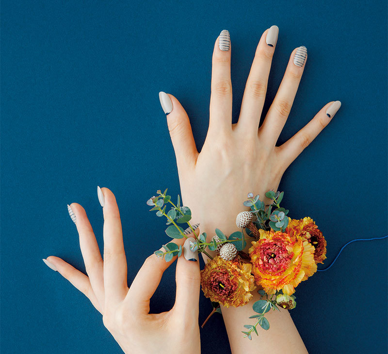 新色ネイル ひとクセ ベージュで春をよびこむ ファッション誌marisol マリソル 40代をもっとキレイに 女っぷり上々