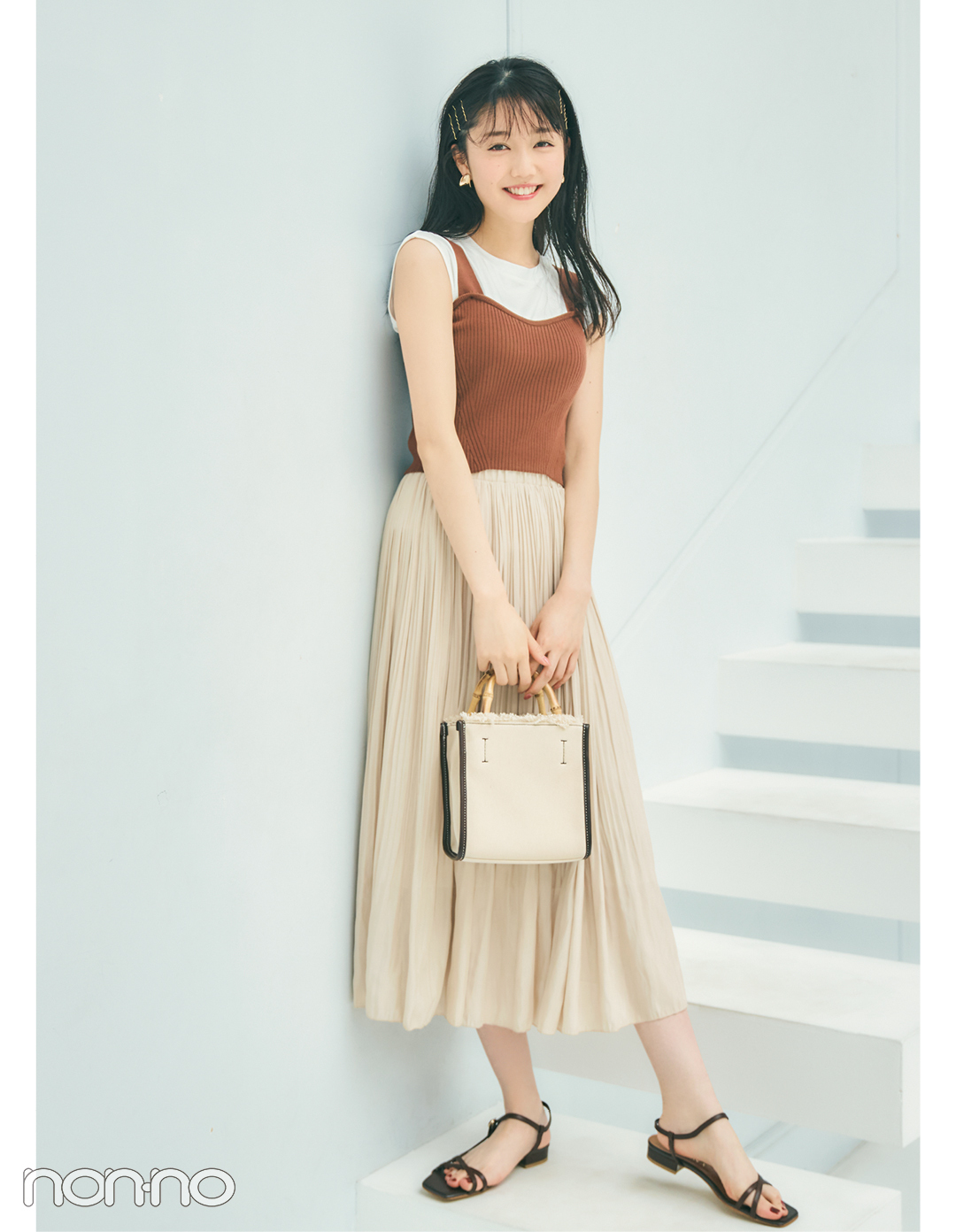 ノースリ×ロングプリーツスカートなら、縦長効果でスタイルアップ! _1_4