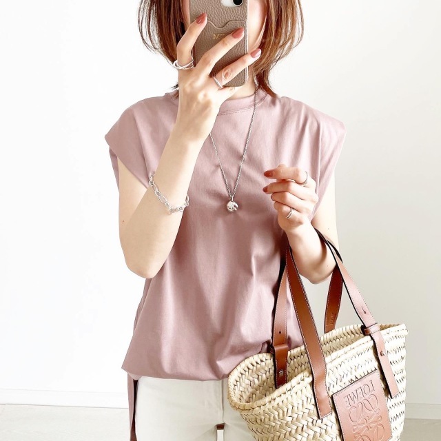 大人にこそ似合う!ノースリーブTシャツ【tomomiyuコーデ】13