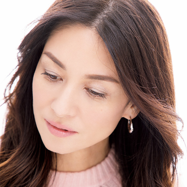 ブレンダの春ヘアは レイヤーを忍ばせたきれいめセミロング アラフィーのための春ヘア Web Eclat 50代女性のためのファッション ビューティ ライフスタイル最新情報