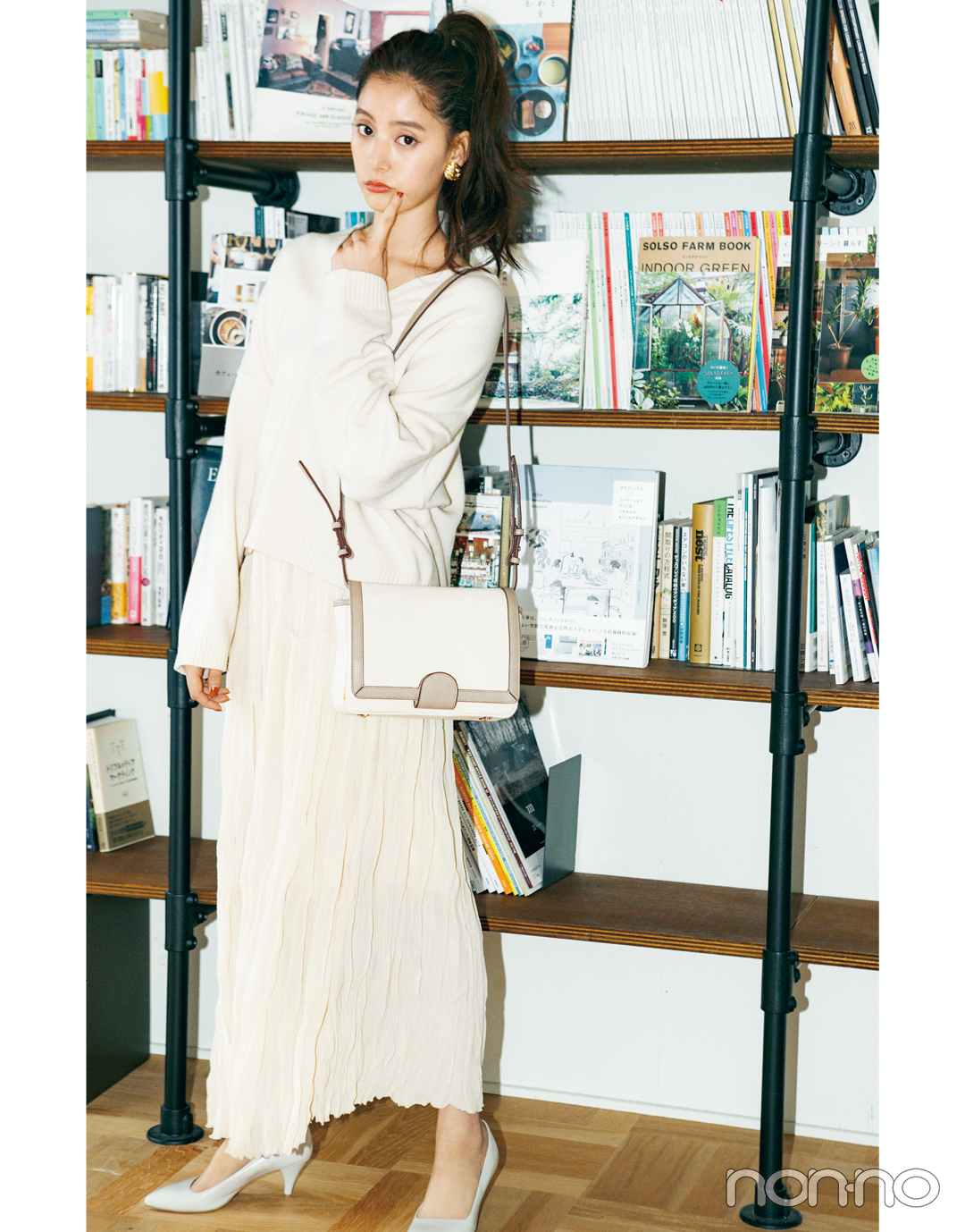 新木優子が春トレンドのプリーツ”見え”スカートを3通りに着回し!_1_7