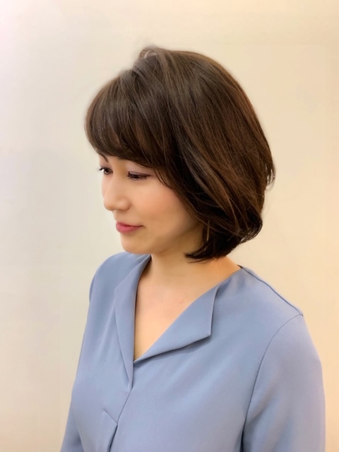 トップの分け目は「くの字」でふんわり♪