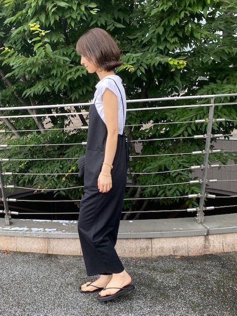大人可愛いGUのサロペット