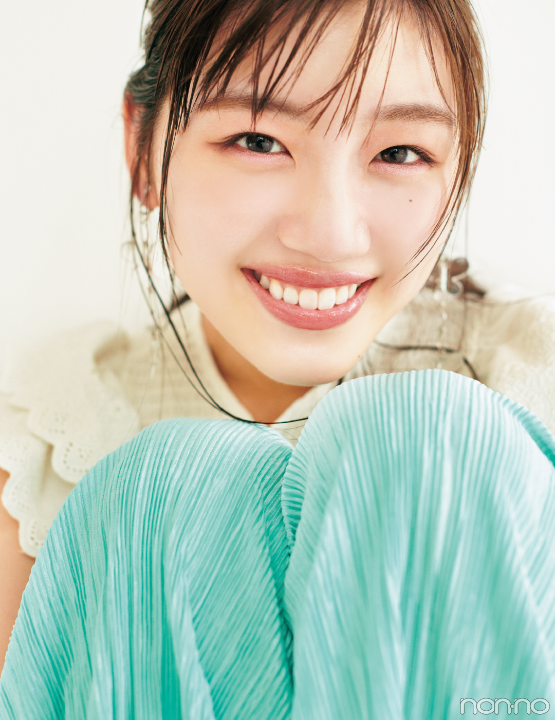 佐々木美玲の「アイドル目力」メイクを解説! 【私たちの「新しい目力」大検証】_1_2