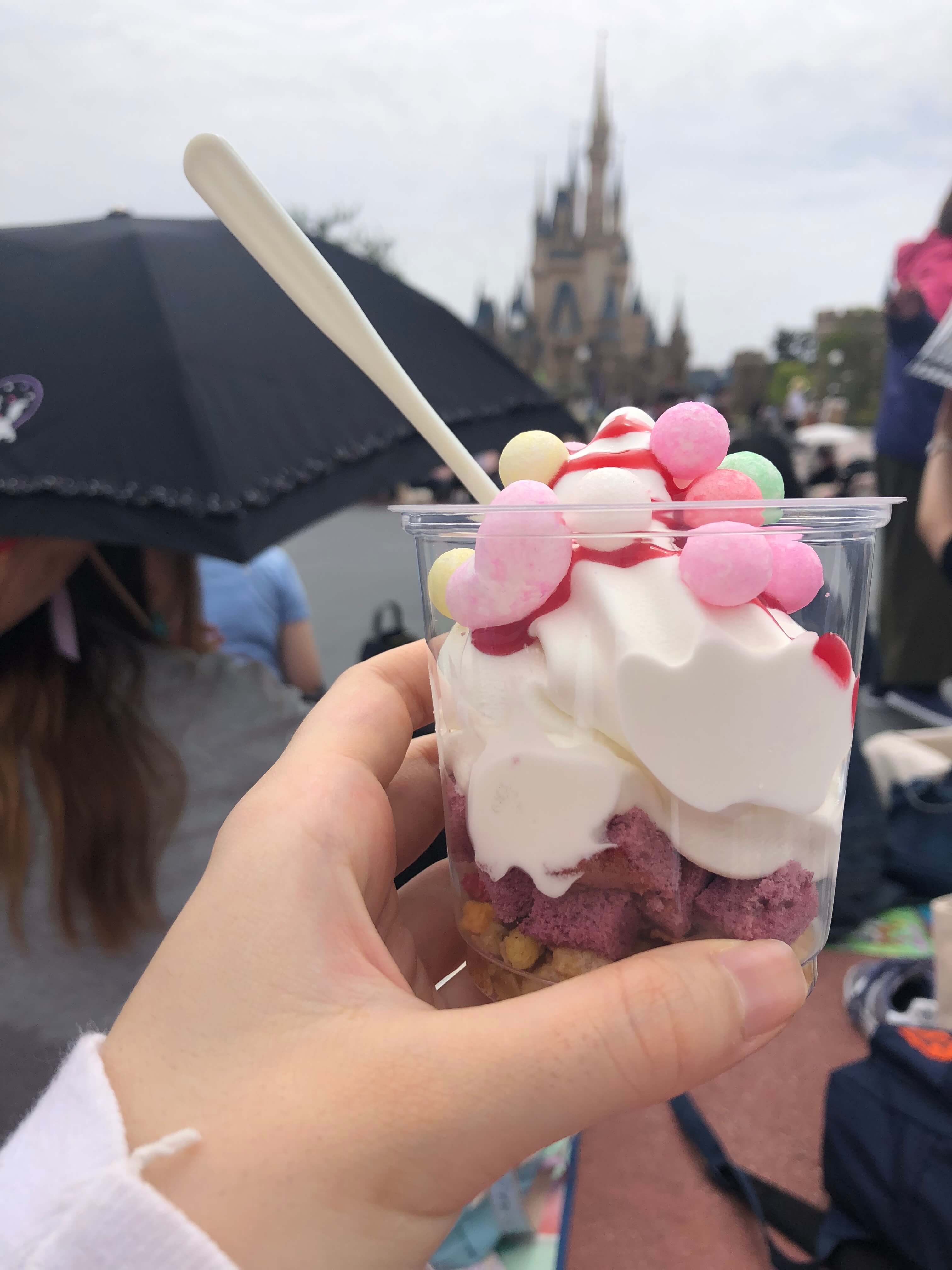 グランバザール付近のアイスクリームコーンで購入