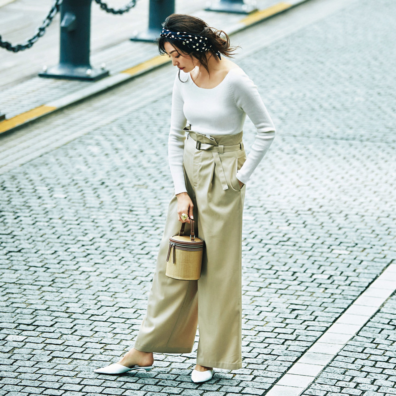 トップス×ワイドパンツ×Proenza Schoulerのミュールコーデ