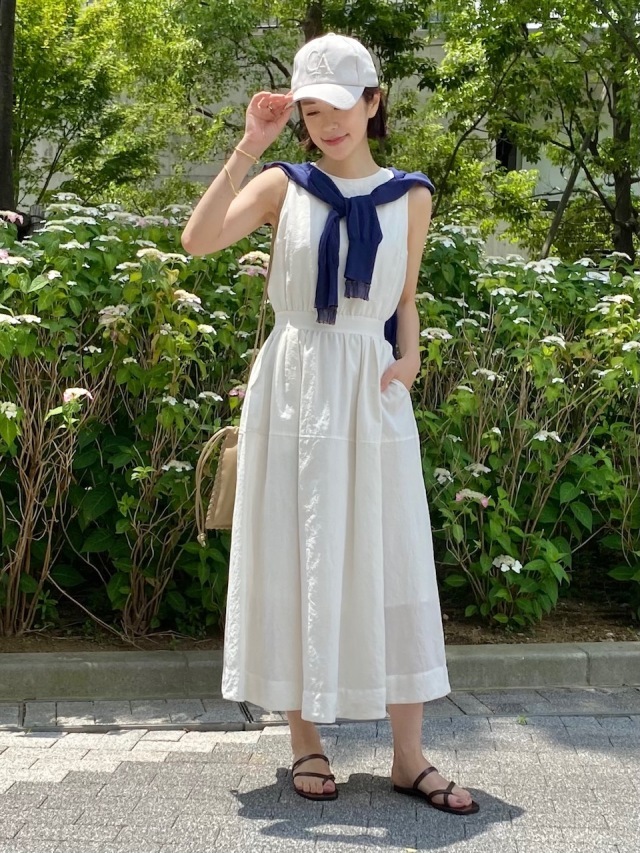 Dress : ZARA