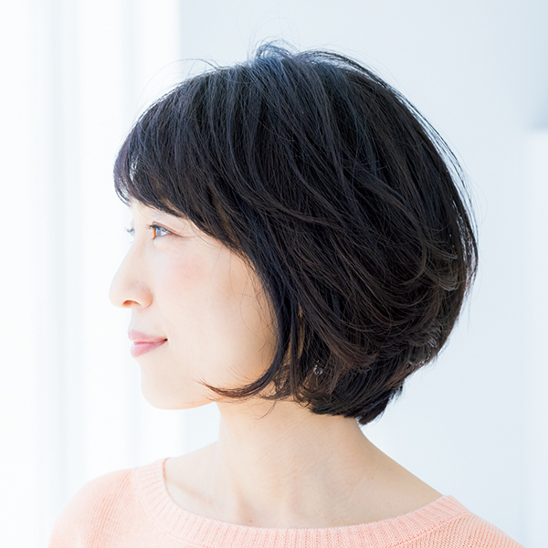顔だちをふっくら見せ華やかさを演出 短めボブヘア ひし形 50代髪型 ヘアスタイル Web Eclat 50代 女性のためのファッション ビューティ ライフスタイル最新情報 顔だちをふっくら見せ華やかさを演出 短めボブヘア ひし形 50代髪型 ヘアスタイル Web Eclat 50代 女性のためのファッション ビューティ ライフスタイル最新情報