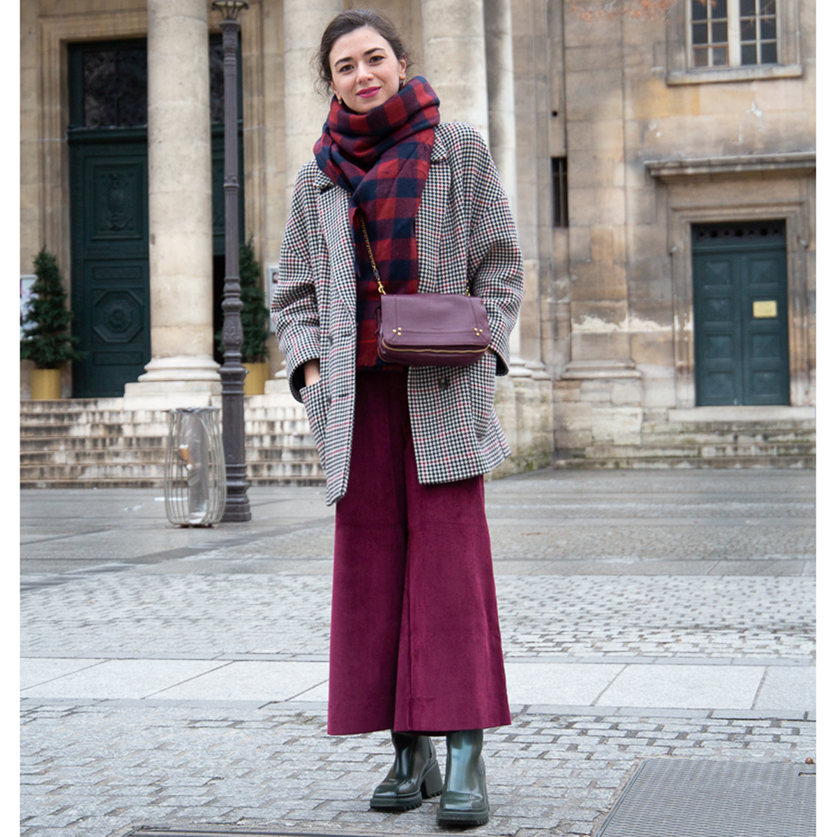 ロングストール をぐるぐるっと無造作に巻くのがパリジェンヌの鉄板 ファッションsnap 22冬 パリ ミラノ Ny編 ファッション誌marisol マリソル 40代をもっとキレイに 女っぷり上々