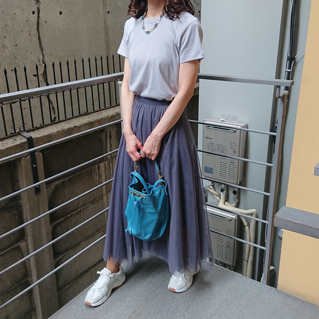 グレーTシャツ チュールスカート