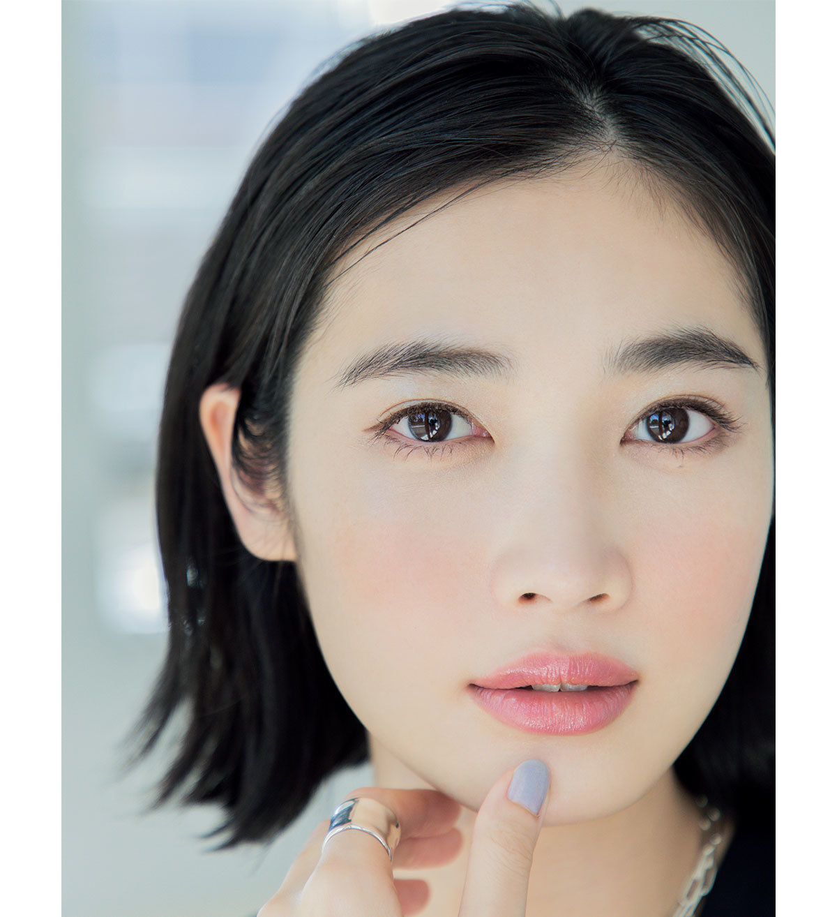 モデル/林田岬優 チークとリップでつくる「血色メイク」でクリアな肌を強調