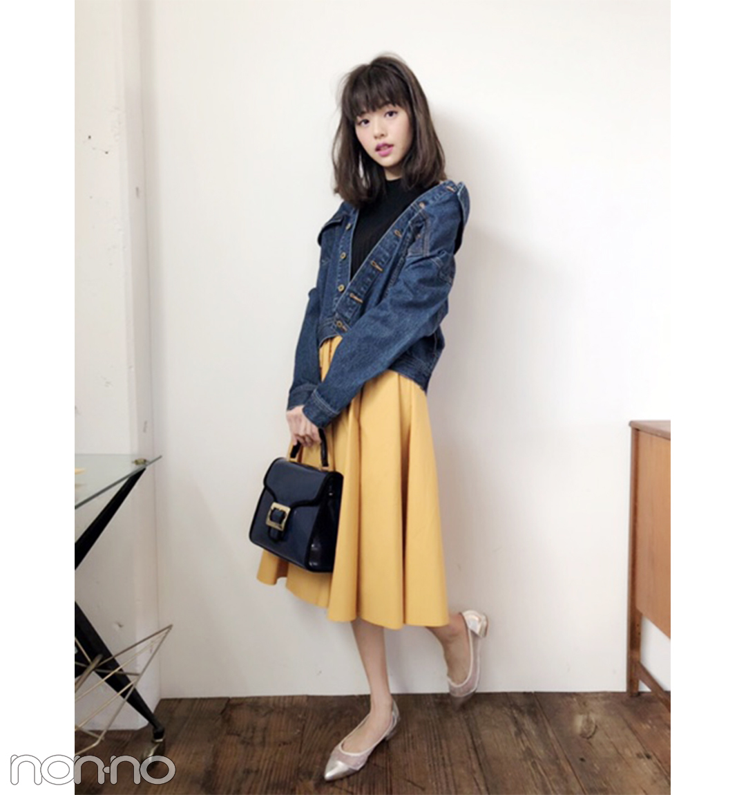 鈴木優華は女子っぽGジャンコーデの足元を透けシューズで軽やかに【毎日コーデ】_1_1
