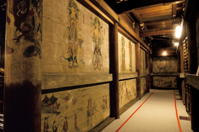 京都の皇室ゆかりの社寺 仁和寺の観音堂須弥壇裏の壁画