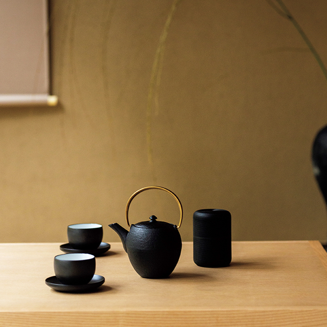 日本旅館に受け継がれるお茶のセットもモダンに昇華