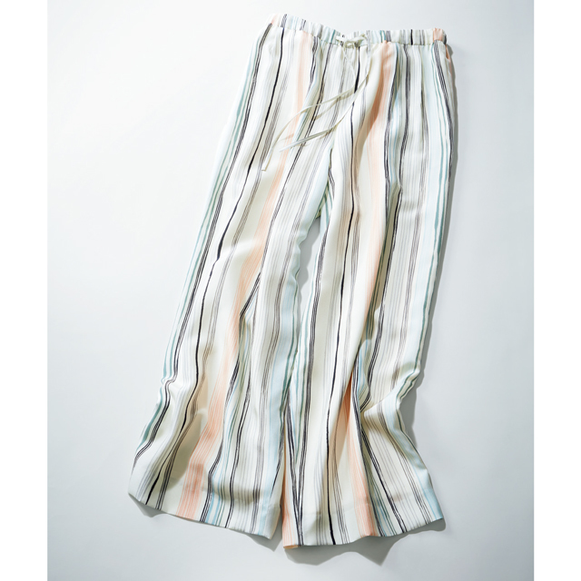 パンツ¥53,900/ebure GINZA SIX店(ebure)