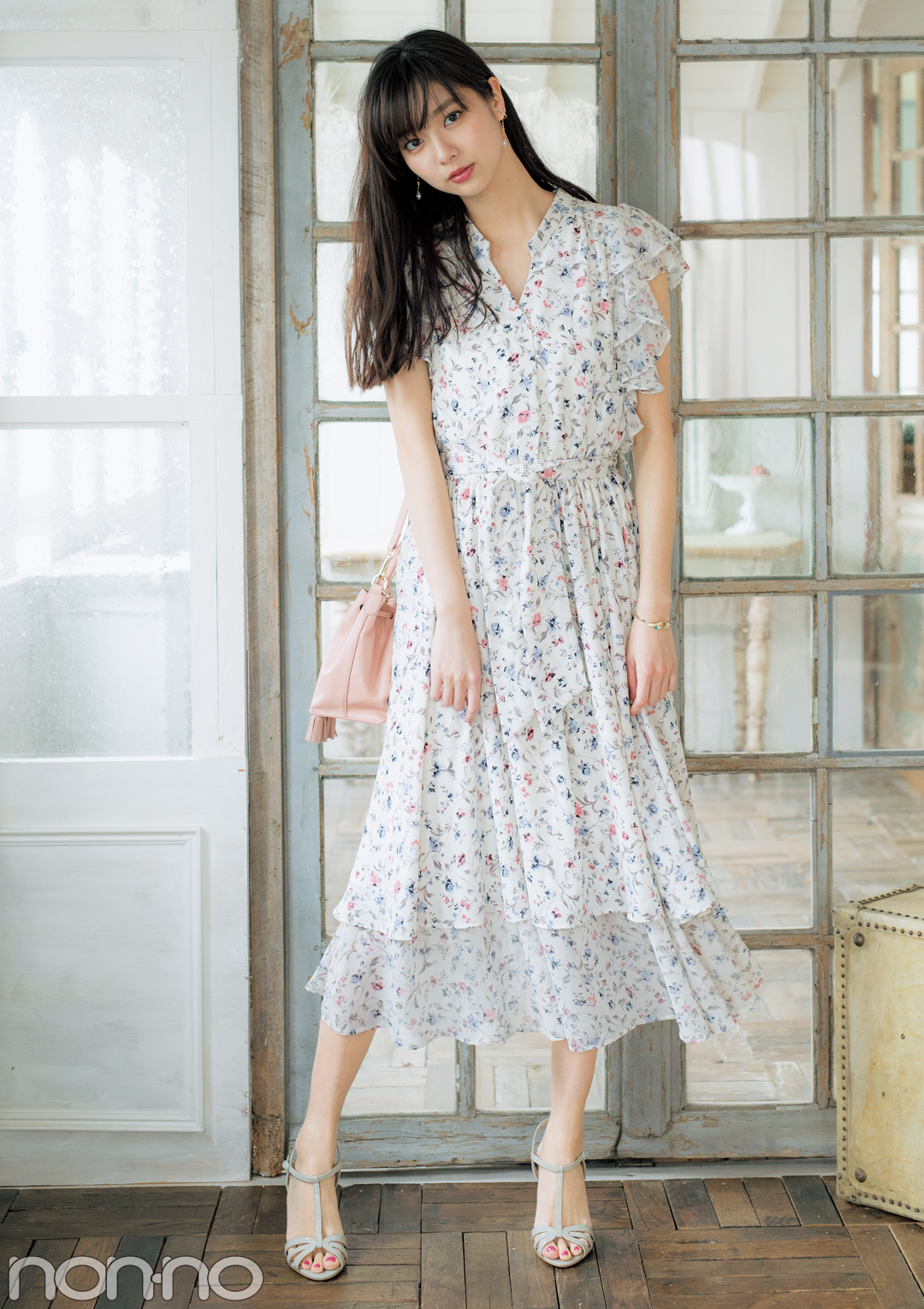 新川優愛が着る、ちょい大人っぽ♡ なおしゃれをしたい人のロング丈ワンピBEST3はこちら!_1_2