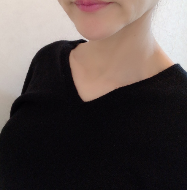 Vネックが私の丸顔もスッキリカバしてくれます(^-^)