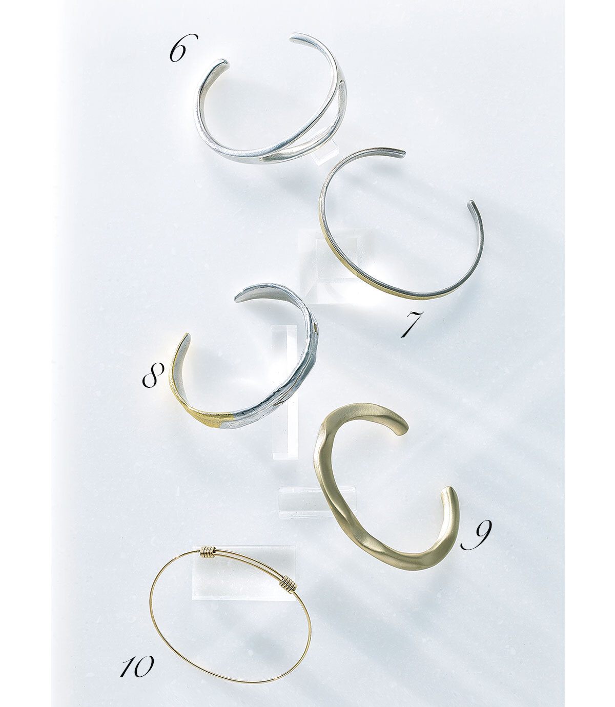 ネックレス(SV925×Plated 9K Gold×Black Onyx、36.5㎝)¥78,100/トムウッド プロジェクト(トムウッド)、ネックレス(真鍮、60㎝)¥20,900/シジェーム ギンザ(グリン)、ネックレス(スターリングシルバー、60㎝)¥29,700/ジョージ ジェンセン ジャパン(ジョージ ジェンセン)、ネックレス(K18YG、60㎝)¥115,500/ホワイトオフィス(ジジ)