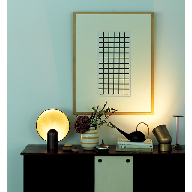 テーブルランプ 右「Spot Light」¥150,000・左「Surface Sconce」¥200,000/エコ ジェーエーユー