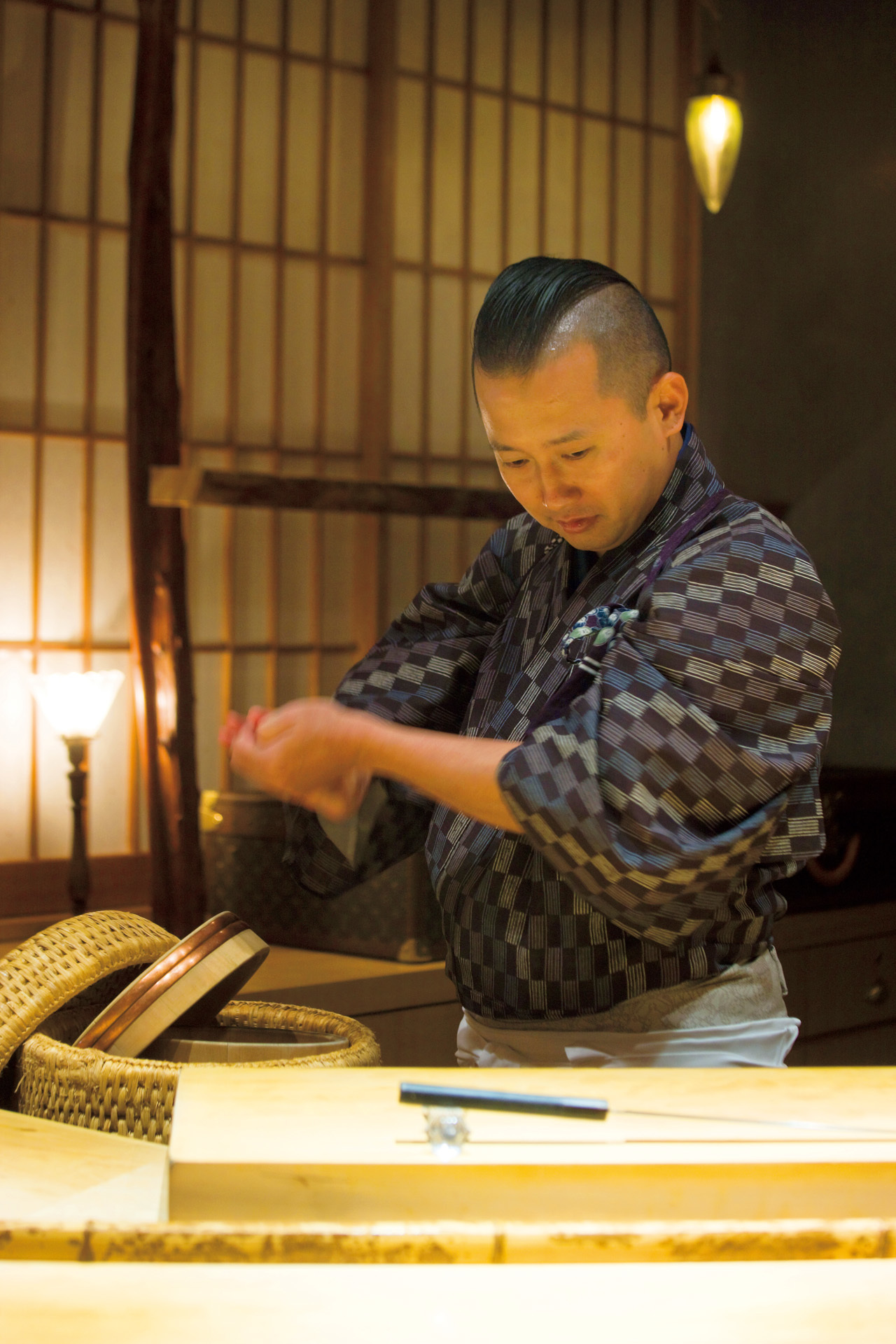しつらえ、プレゼンテーション、すべてで独自の鮨世界を演出 鮨 行天_1_2