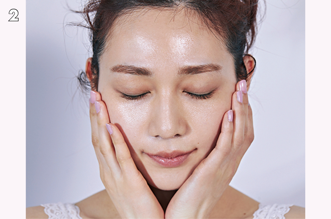 2 スキンケア感覚でなじませる!