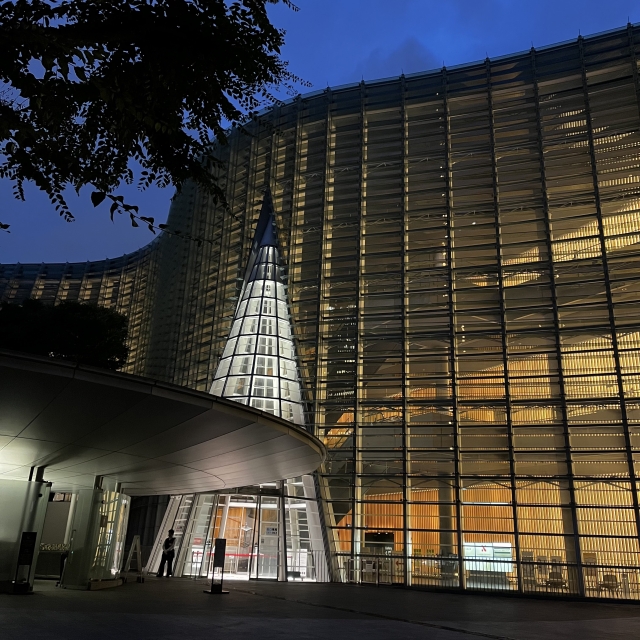 国立新美術館
