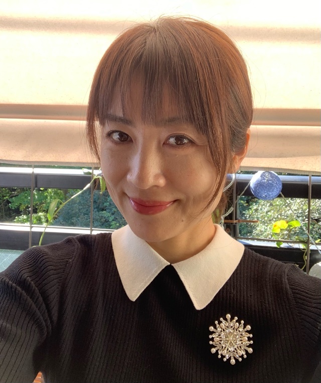 ブラシでつけると一層華やかに