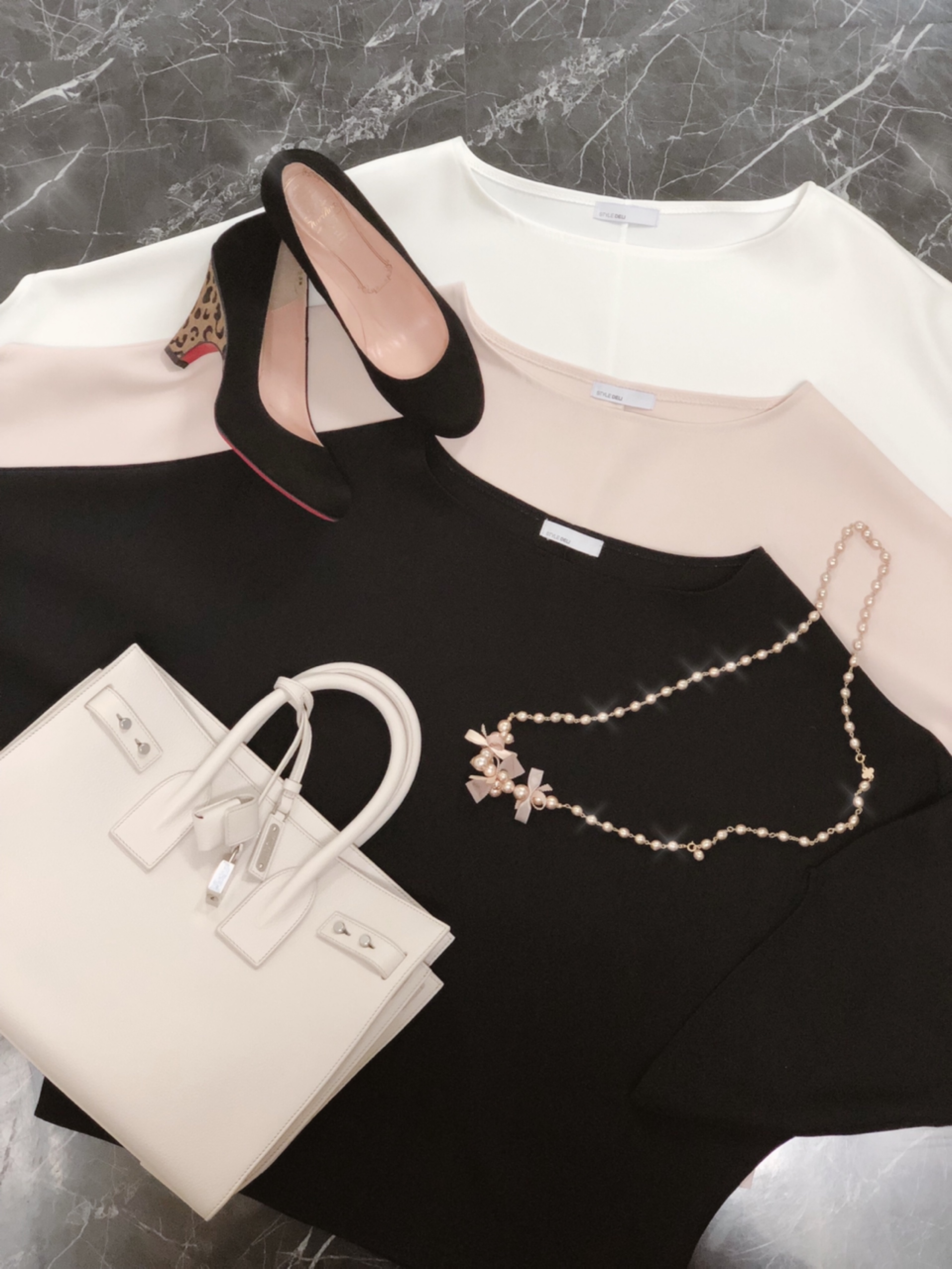 tops : STYLE DELI
shoes : kariAng
bag : YSL