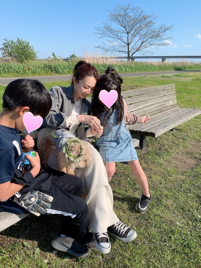 愛犬、意外とかんむりがお気に召したよう?