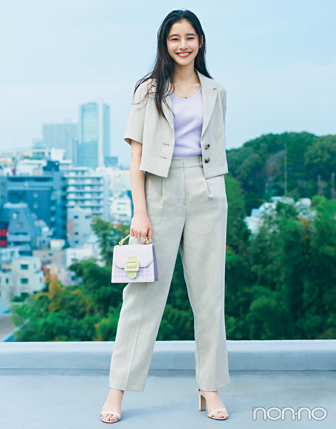 新木優子の大人フェミニンなセットアップブラウスコーデ21