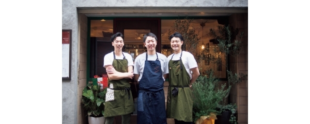 (左から)鈴木シェフ、鹿島佑太さん、富松さん