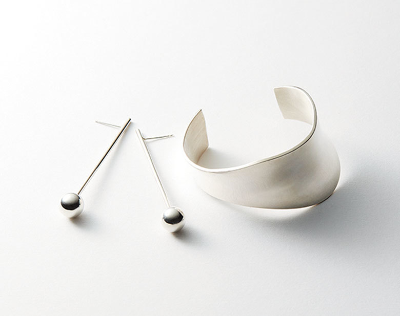 ブルー ラベンダー ミント 流行の 淡い寒色 をアラフォーが着るならこうする ファッション誌marisol マリソル Online 40代をもっとキレイに 女っぷり上々