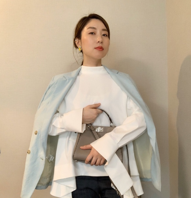 Web会議で 初めまして なシーン 在宅勤務でも 清潔感は大切です ビジネスの成功に繋げるファッション ８ Happy Plus One ハピプラワン